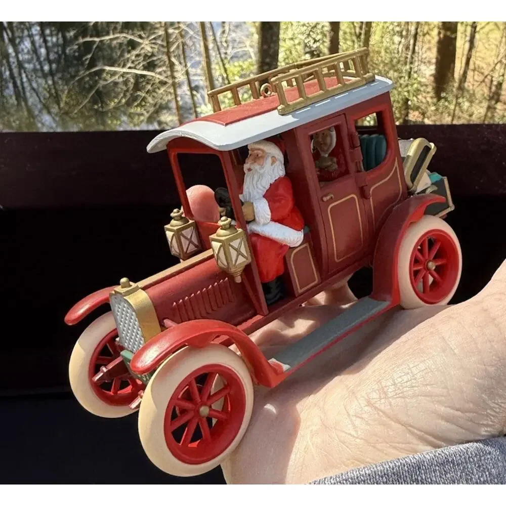 1993 Shopping With Santa Hallmark Ornament No Box EUC -LO10
